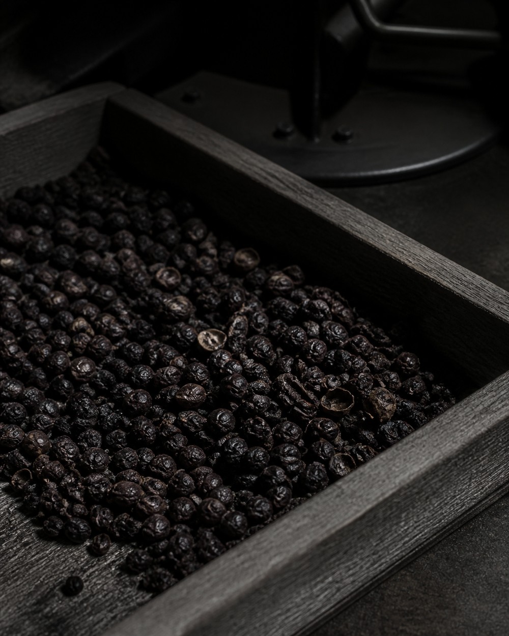 Naturligt tørrede kaffekirsebær fra Colombia i en trækasse